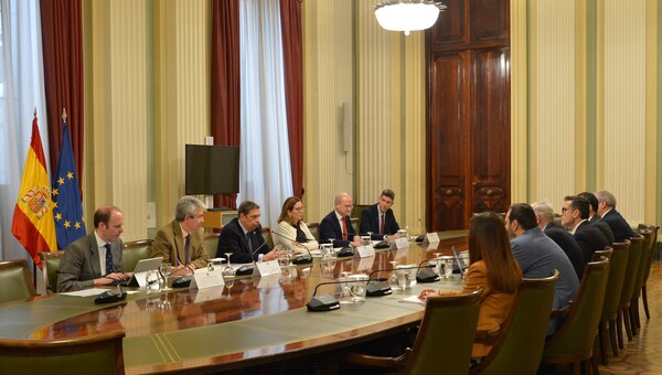 canaldis-cecrv-planas-ministro-vinos-do-reunion