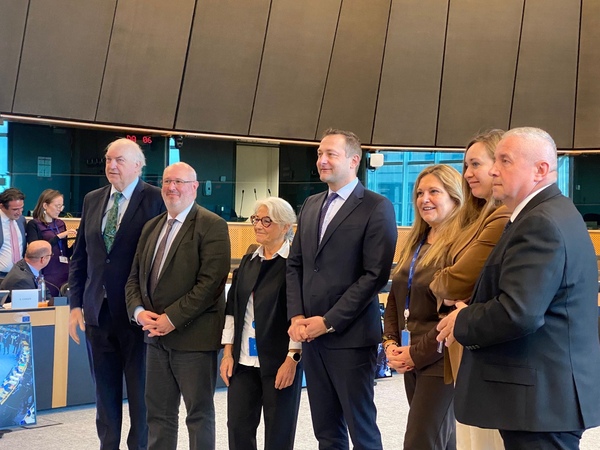 canaldis-CECRV-DDOO-paquete-vino-comisario-hansen