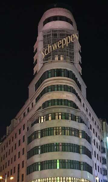 canaldis-suntory-apagado-neon-schwepper-hora-del-planeta