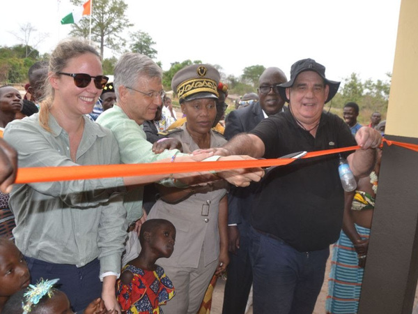 canaldis-grupolacasa-lacasakkofoundation-corte-cinta-inauguracion-escuela-bocanda