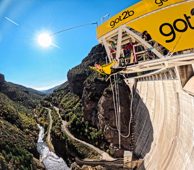 canaldis-henkel-got2tb-te-pega-fuerte-campaña-puenting