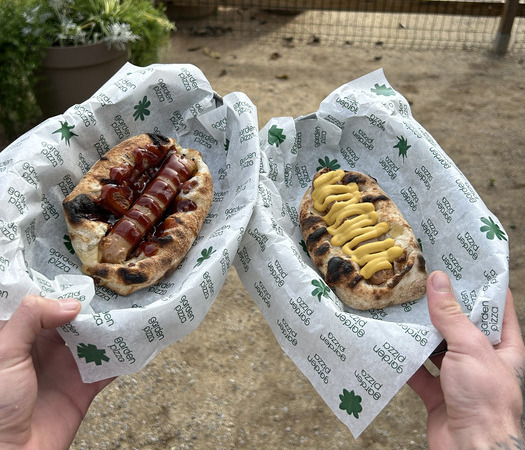 canaldis-heura-gardenpizza-plant-based-pizza-dogs