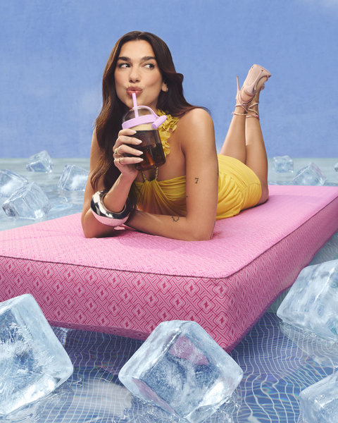 canaldis-nespresso-dualipa-nuevacampana-vertuo-up-novedad-maquina-cafe