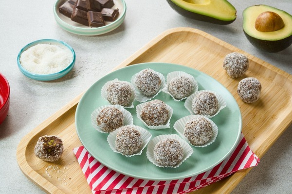 canaldis-wao-receta-infantil-bolitas-choco-coco-aguacate