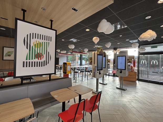 canaldis-mcdonald's-torrent-valencia-restaurante-interior