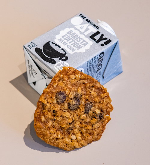 canaldis-oatly-demasie-ginger-cherrymatcha-barista-edition