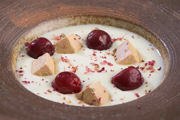 canaldis-martiko-recetas-verano-dados-pato-foiegras-ajoblanco-cerezas