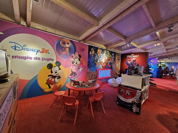 canaldis-elcorteingles-casetas-disney-marvel-navidad